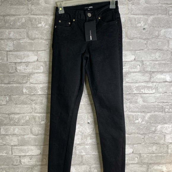 Fashion nova dream big belted ankle jeans size 1